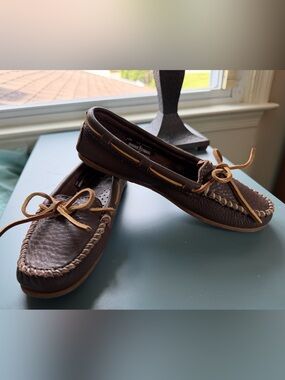 Minnetonka Brown Leather Moccasin Loafers with Tan Laces
